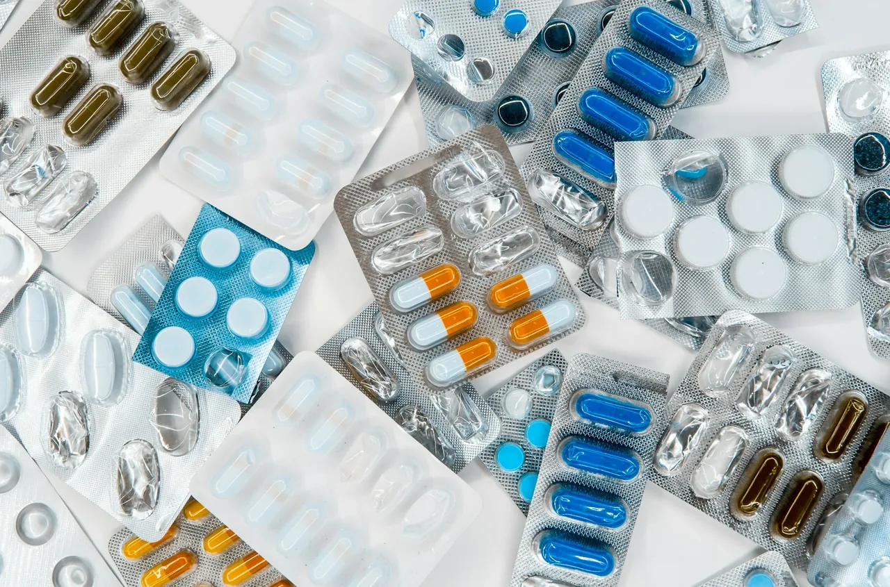 Finished pharmaceutical capsules in blister packaging